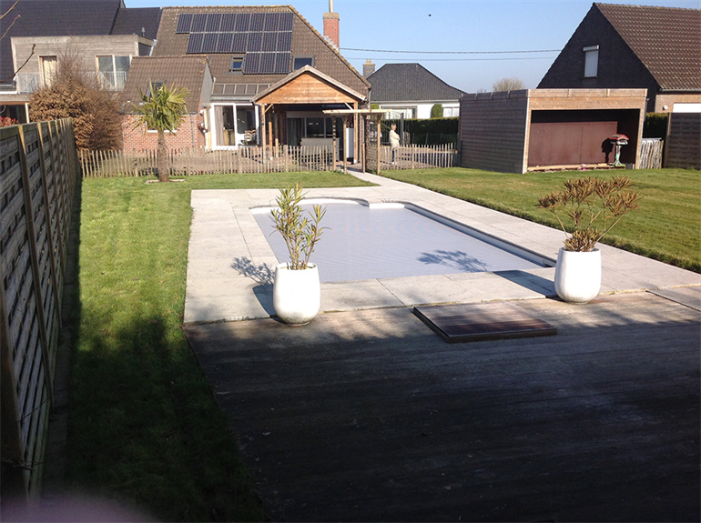 Terras rond zwembad