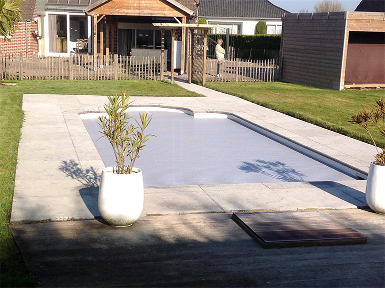 Terras rond zwembad
