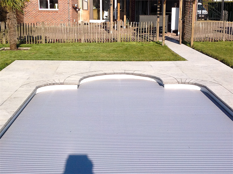 Terras rond zwembad