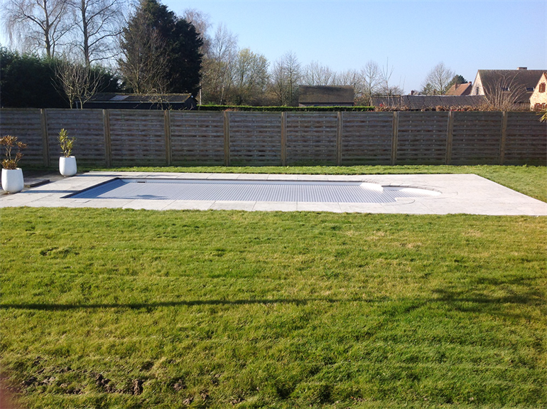 Terras rond zwembad